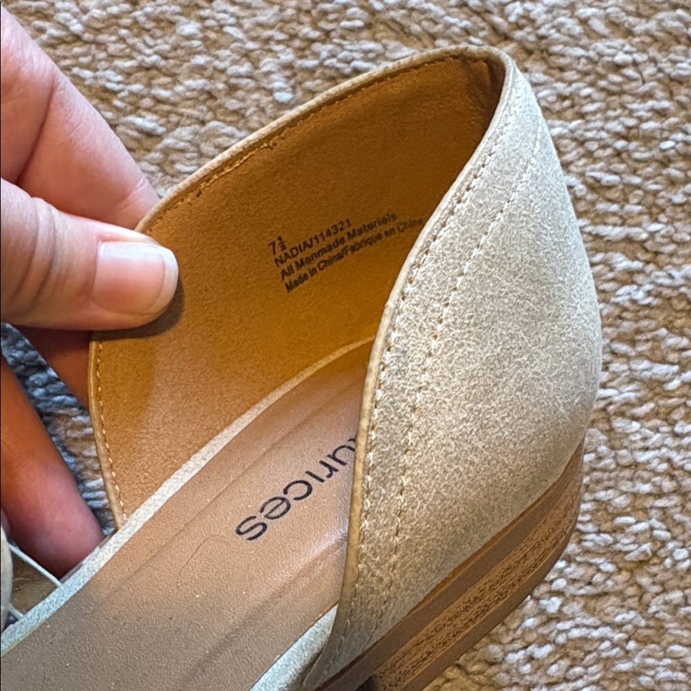 Maurice’s taupe flats - Picture 4 of 4